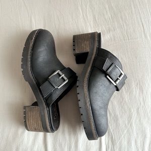 Crown Vintage Clogs